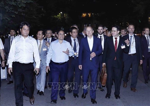 Thủ tướng Phạm Minh Chính và Thủ tướng CHLB Đức Olaf Scholz thăm phố cổ Hà Nội